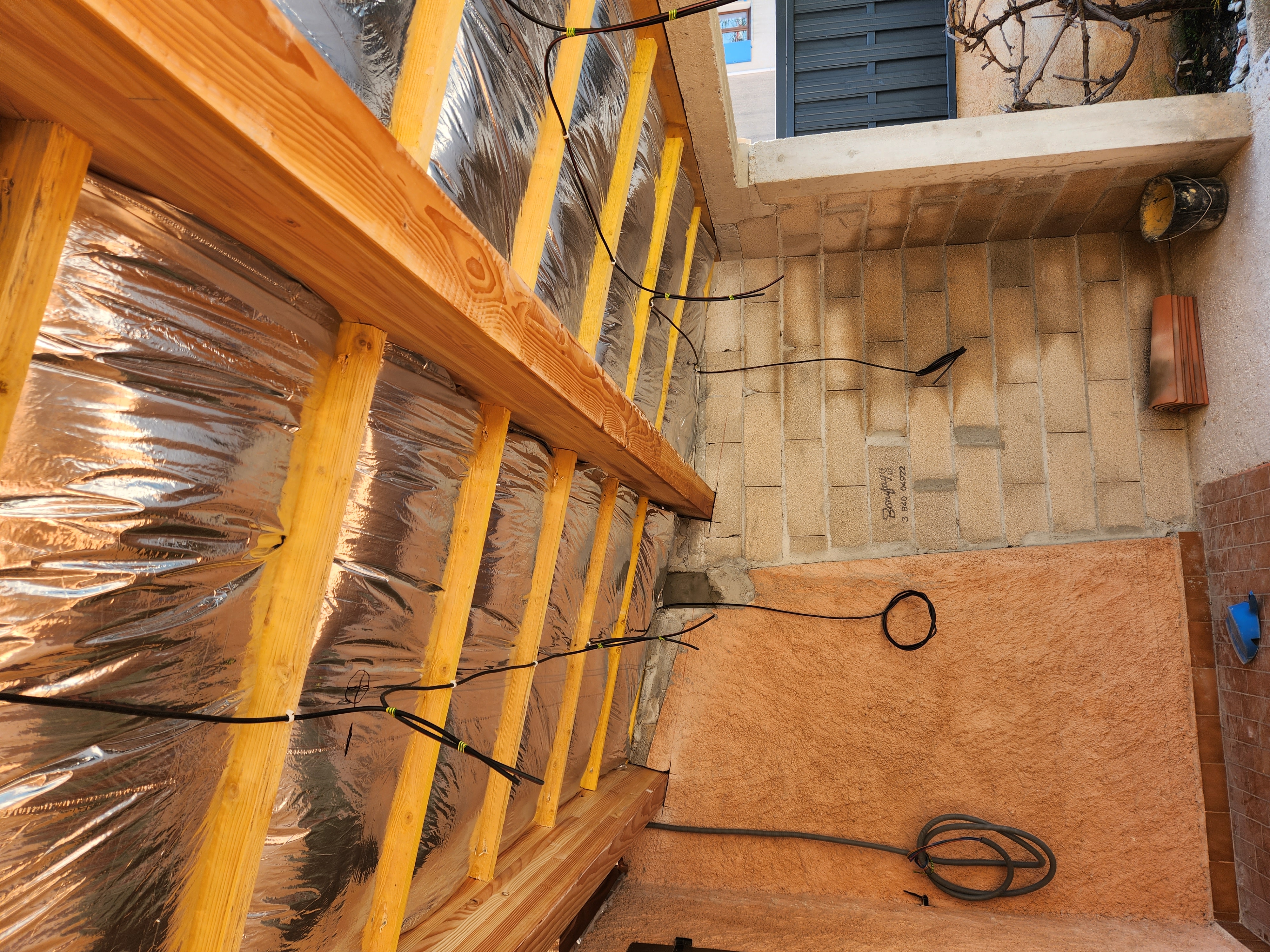 Réparation de solin qui fuit sur une toiture tuile à La Farlède